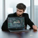 Coinbase Stock: Price Drivers, Risks, and Market Outlook